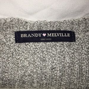 Brandy Melville Sweaters - BRANDY MELVILLE v-neck sweater Brandy Melville Sweaters - BRANDY MELVILLE v-neck sweater